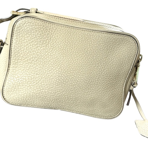 Tory Burch
Tory Burch Beige Leather Double Zip Robinson Crossbody Bag. - Picture 7 of 14